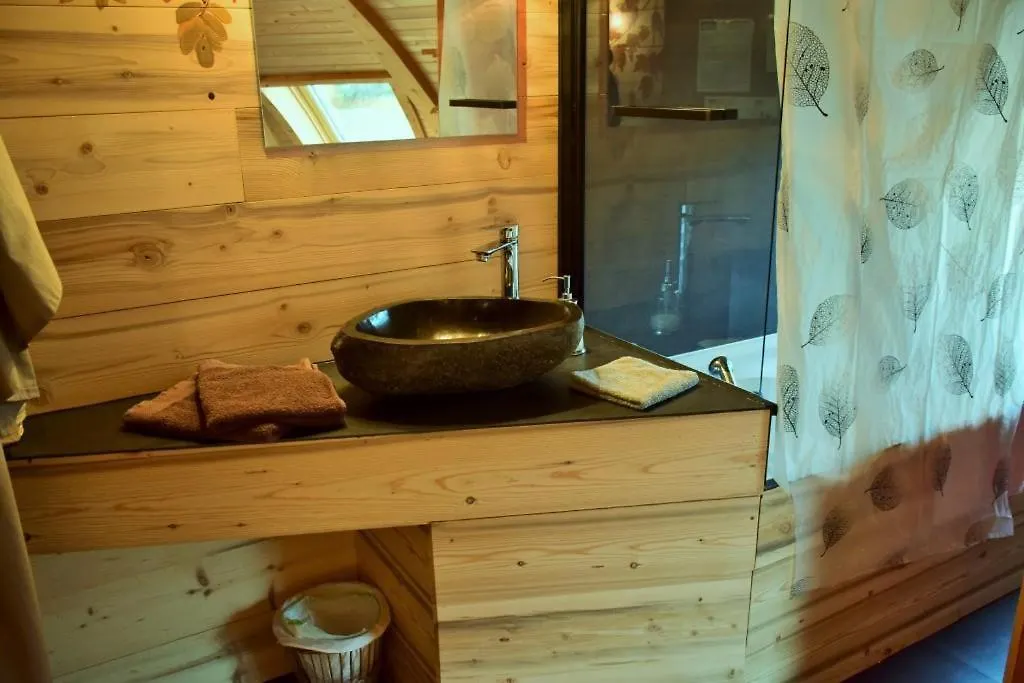 Au-Dela Des Nuages - Maison D'Hotes Insolite, Gite, Spa Aubessagne Guest house