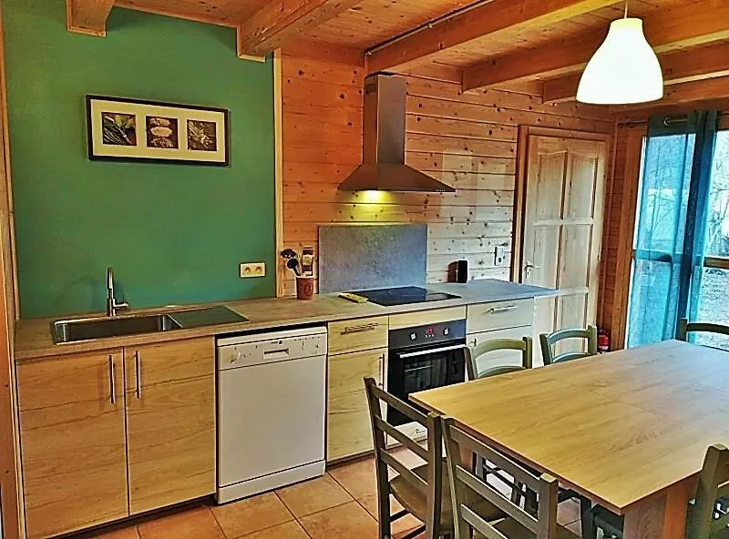 Guest house Au-Dela Des Nuages - Maison D'Hotes Insolite, Gite, Spa Aubessagne France