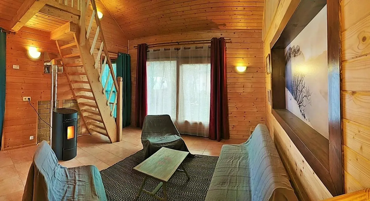 Au-Dela Des Nuages - Maison D'Hotes Insolite, Gite, Spa Aubessagne France